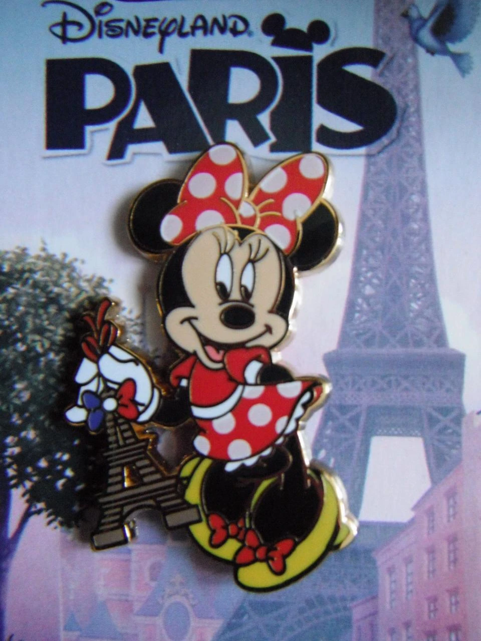 Pins Disney Disneyland Paris : Minnie + Petite tour eiffel à la main